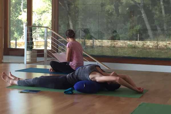body-yoga-paris-stage-BEGUR-2018-Detente